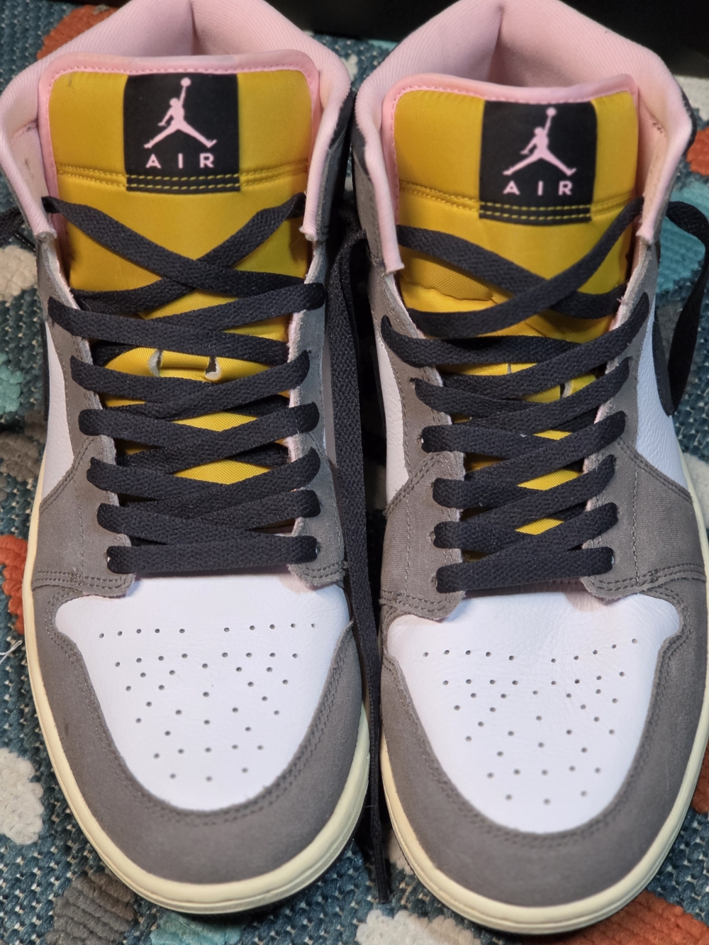 Nike Air Jordan 1 Mid SE - White/Cave Stone/Dark Sulfur/Oil Grey
